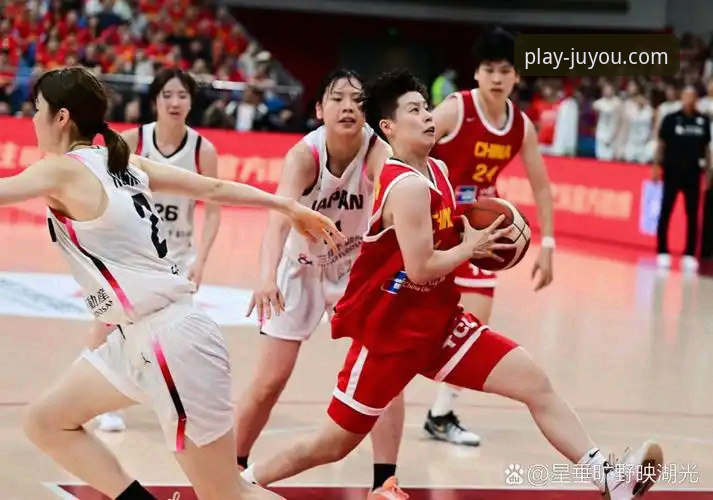 中国女篮战术变阵与球员状态深度评测：一场从“得分荒”到“攻击波”的胜利解析